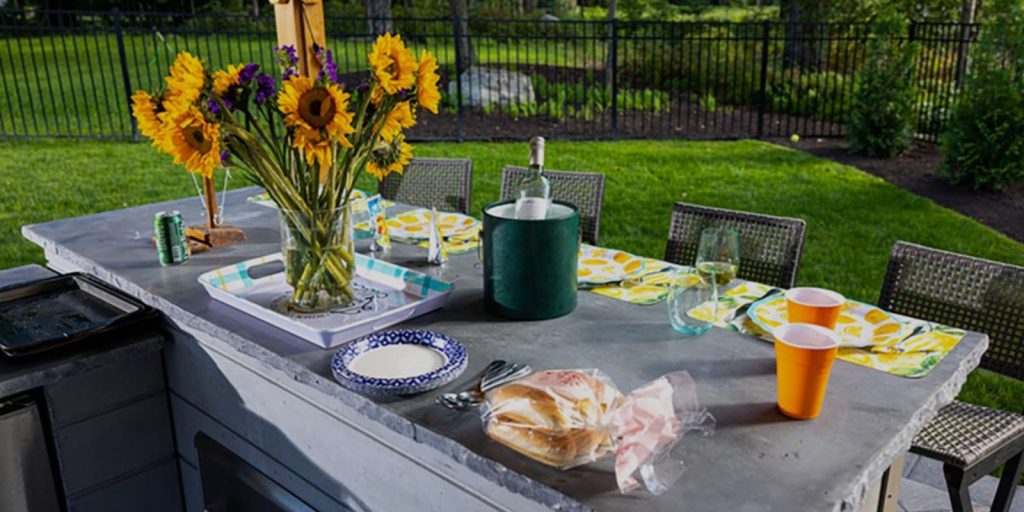 Built-In Outdoor Bar Counter